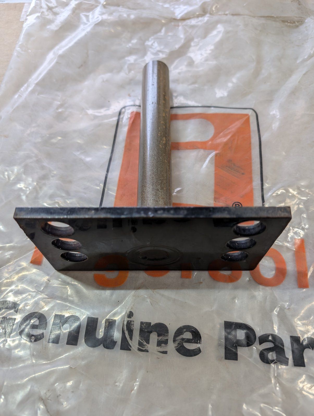 C45689 WMT AXLE PIVOT ROD - Ingersoll/Case Tractor Part