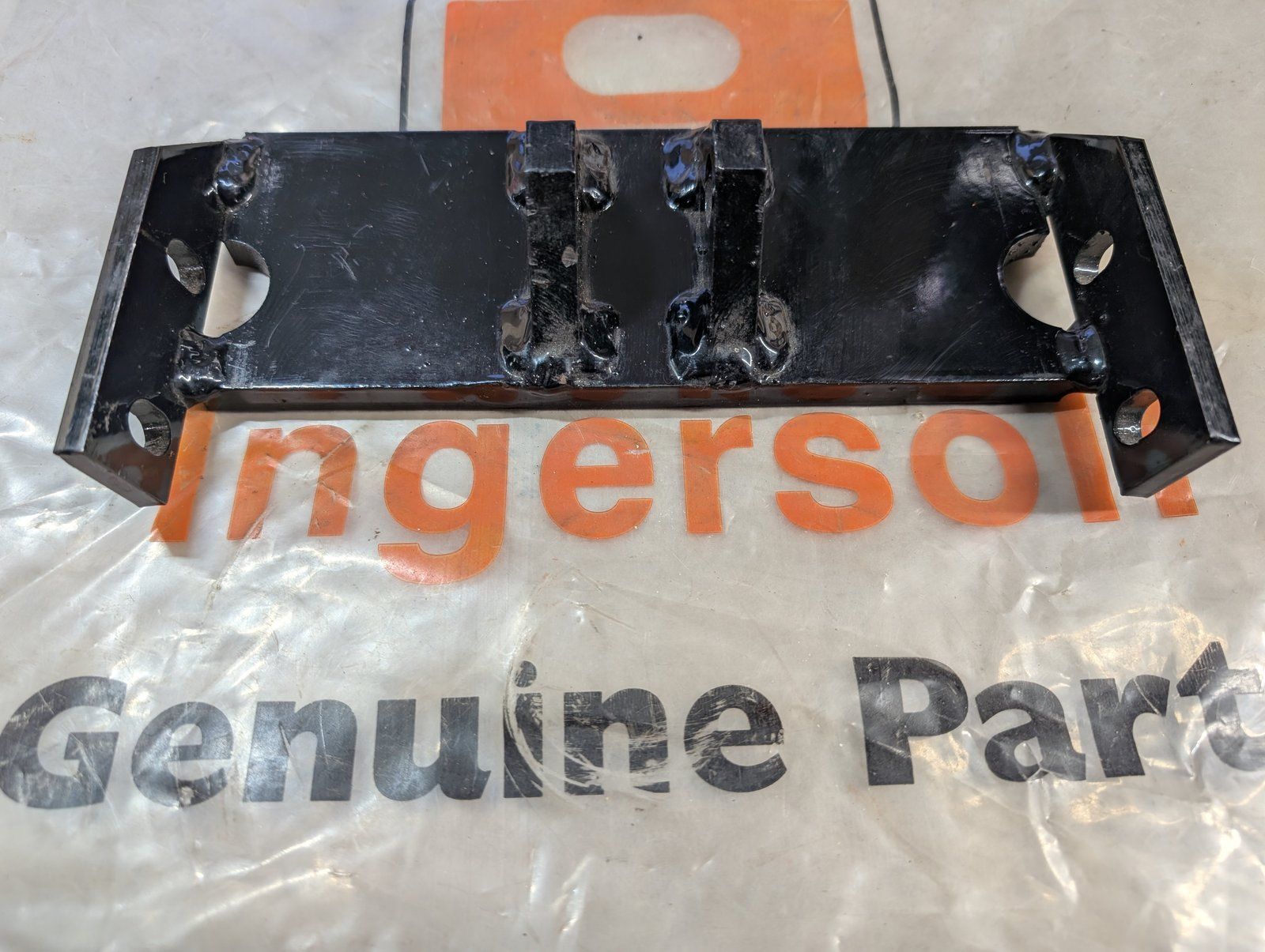 C45697 WMT CYLINDER MOUNT ELECTRIC LIFT - Ingersoll/Case Tractor Part