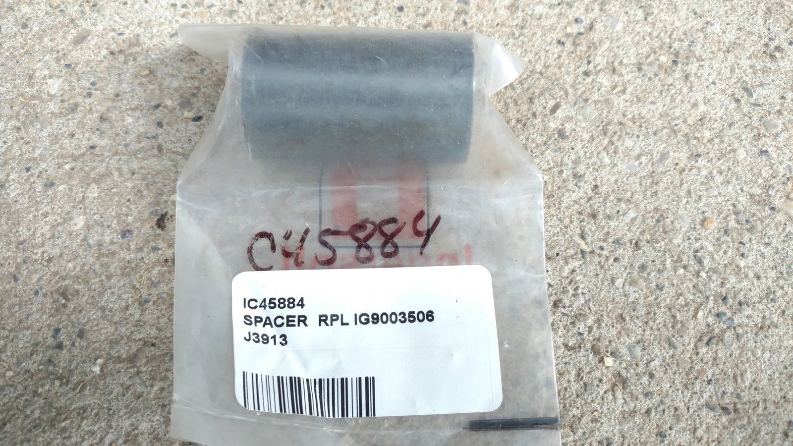 C45884 SPACER - SPINDLE SHORT .885 X 1 G9003506 - Ingersoll/Case Tractor Part