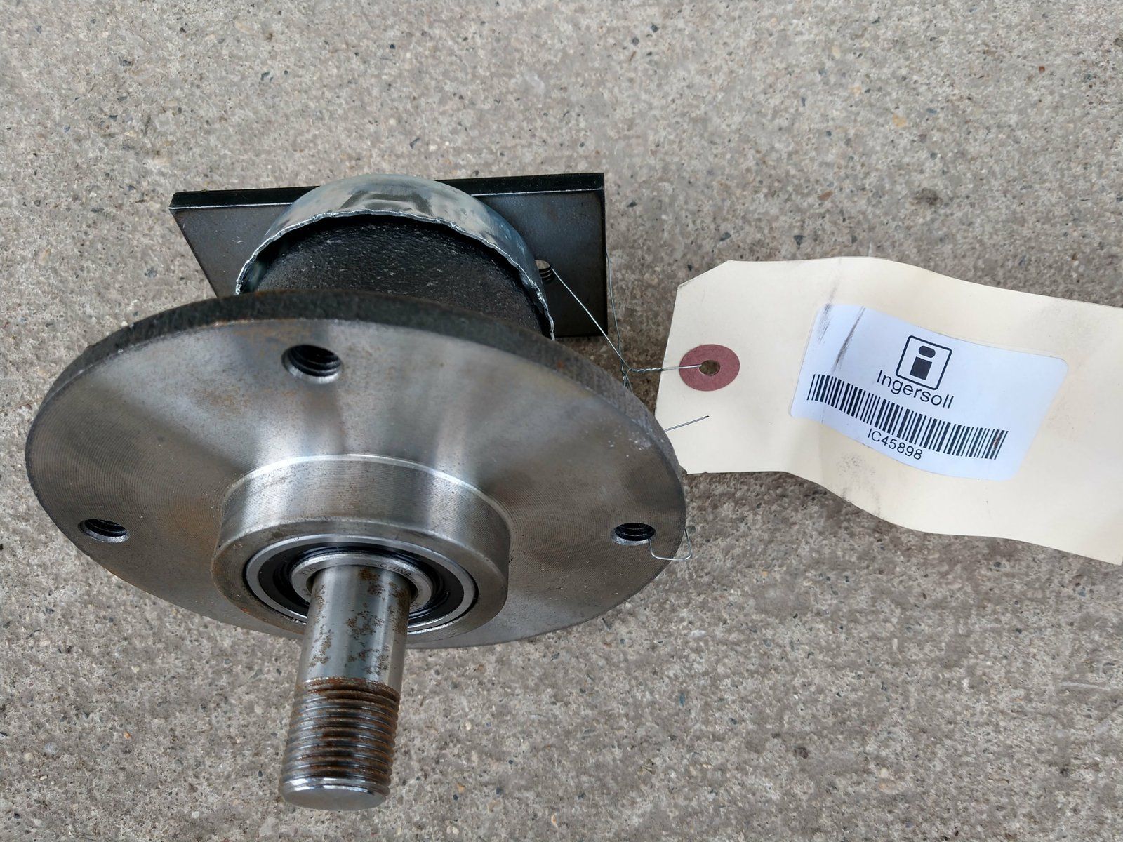 C45898 OUTER SPINDLE HOUSING & SHAFT LH DECKS C15763 - Ingersoll/Case Tractor Part
