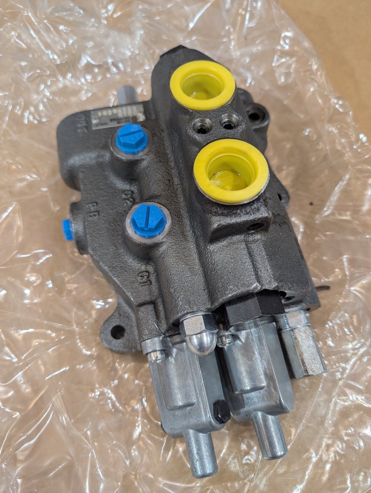 C45909 VALVE TRAVEL CONTROL POWER BEYOND 6018 6020 7020 C46972 - Ingersoll/Case Tractor Part