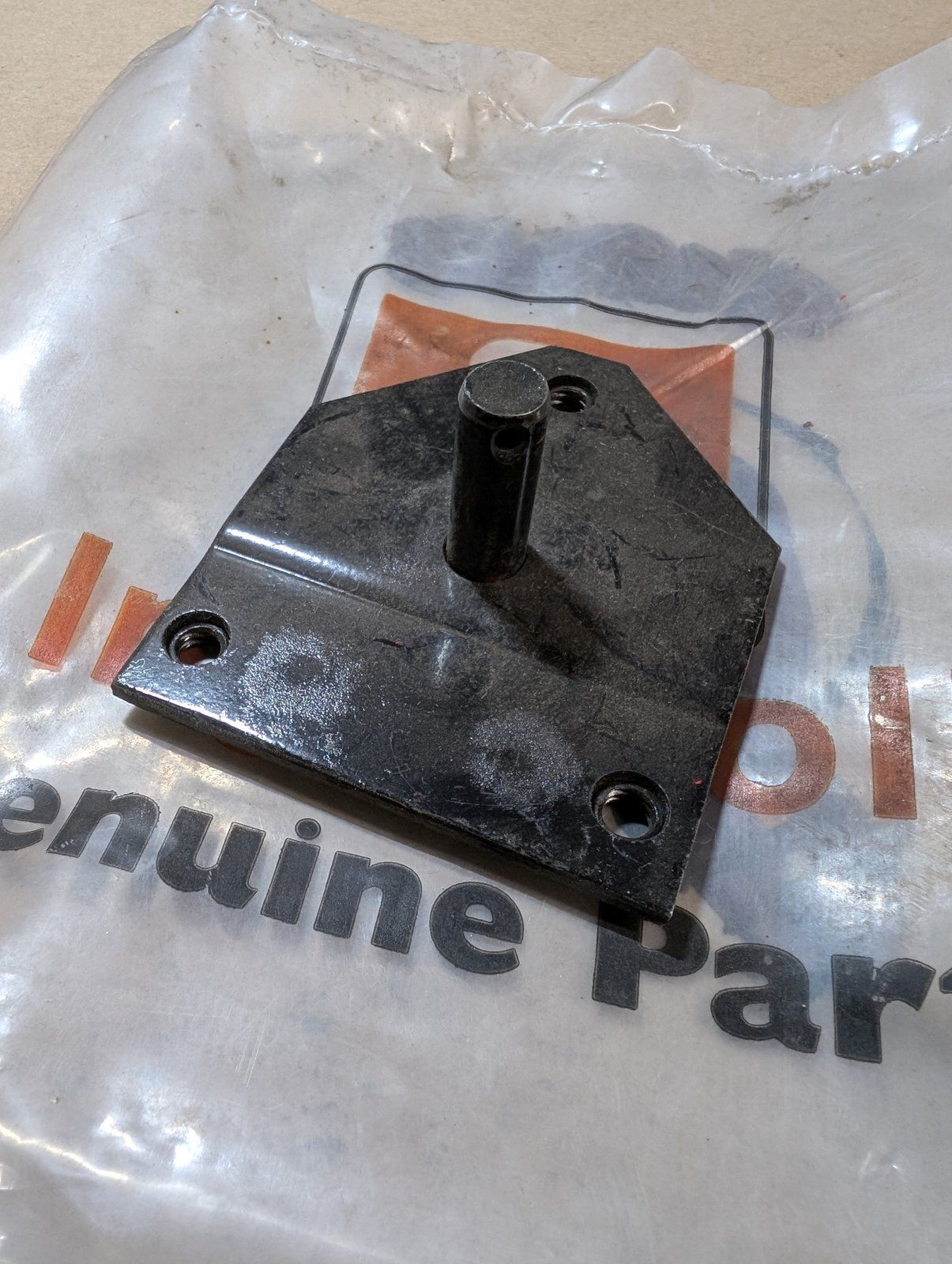 C46174 WMT ANCHOR LATCH - Ingersoll/Case Tractor Part