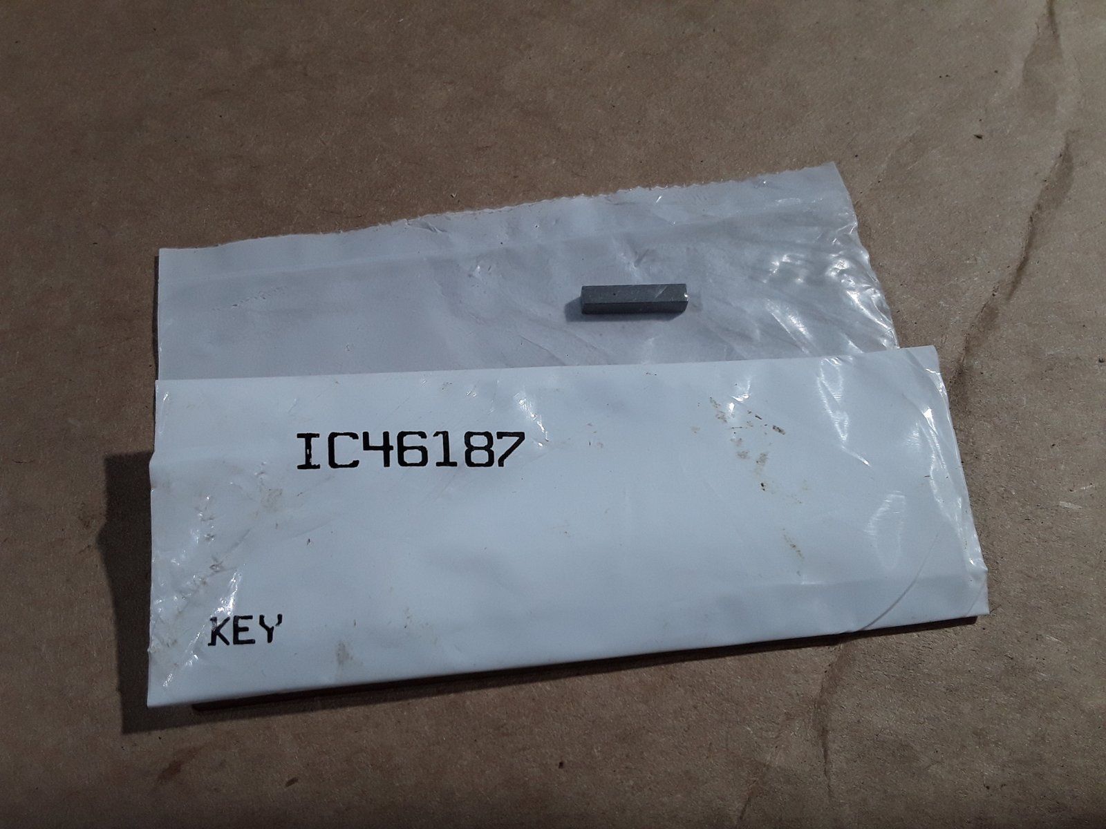 C46187 KEY SQ 1/8