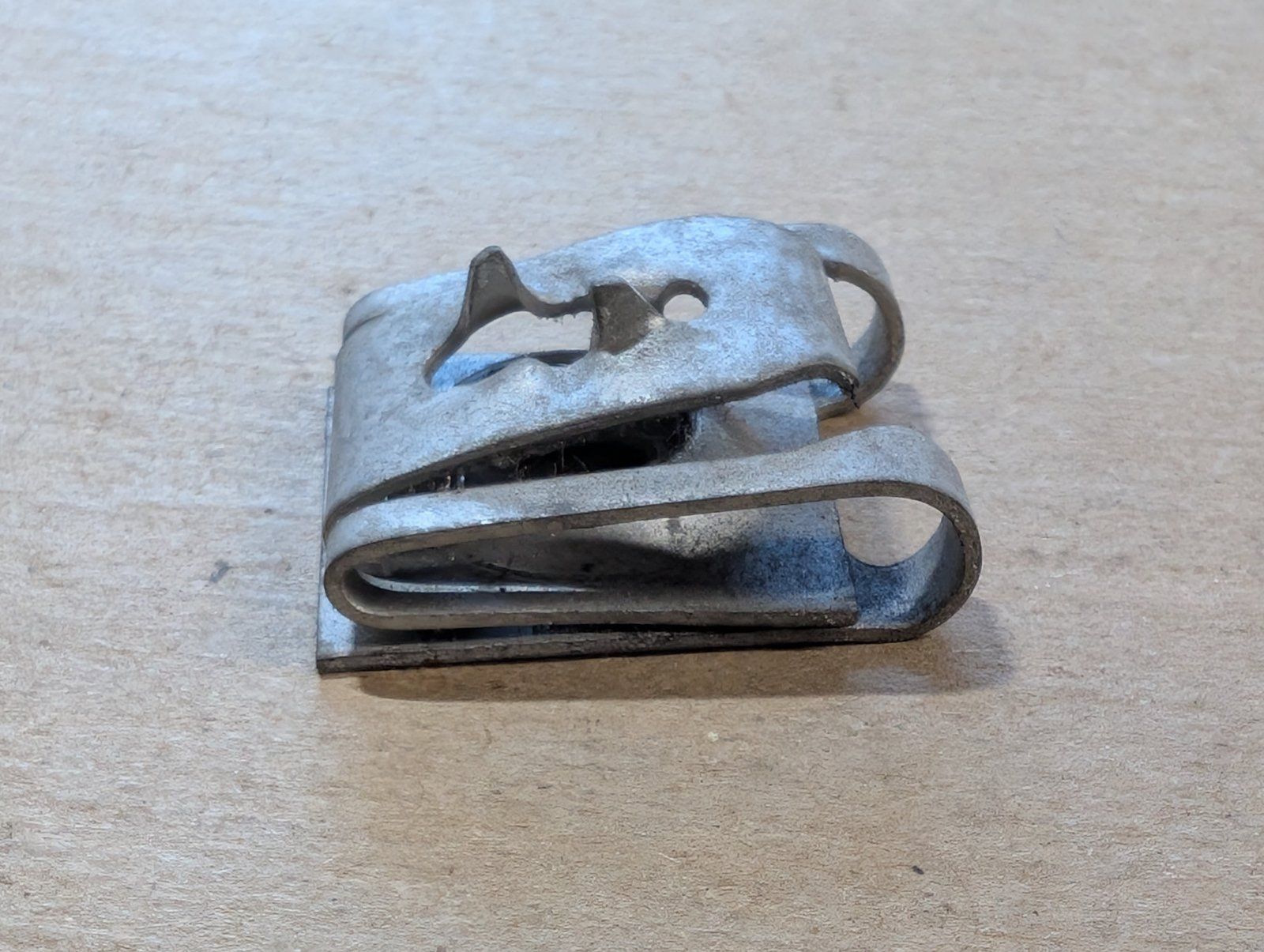 C46561 RECEPTACLE - STUD CLIP-ON 5720V C45856 - Ingersoll/Case Tractor Part