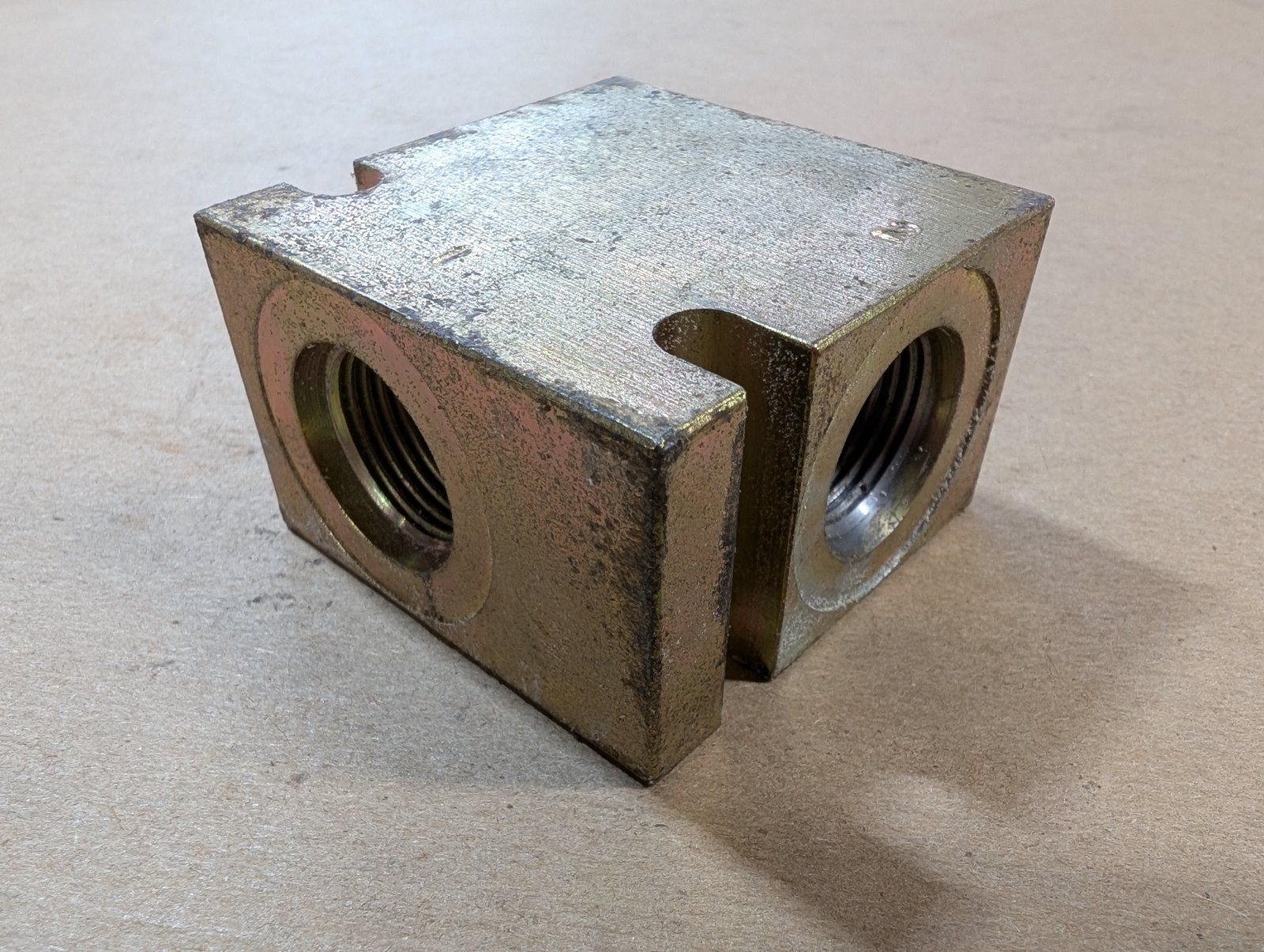 C46649 VALVE - RELIEF 1800PSI LOADER - Ingersoll/Case Tractor Part