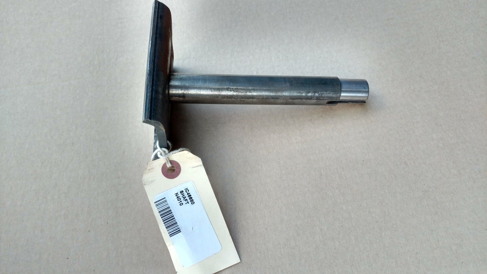 C46680 SPINDLE - SHAFT SHORT (2 BOLT) - Ingersoll/Case Tractor Part