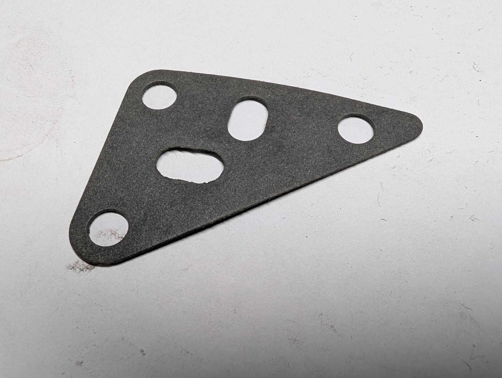 C46788 BRIGGS GASKET OIL FILTER ADAPTOR 805250 - Ingersoll/Case Tractor Part