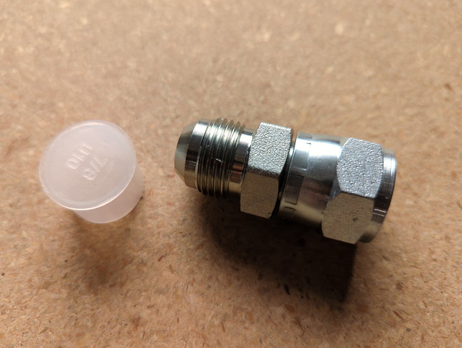 C46996-2 HYD FITTING ADAPTOR - Ingersoll/Case Tractor Part
