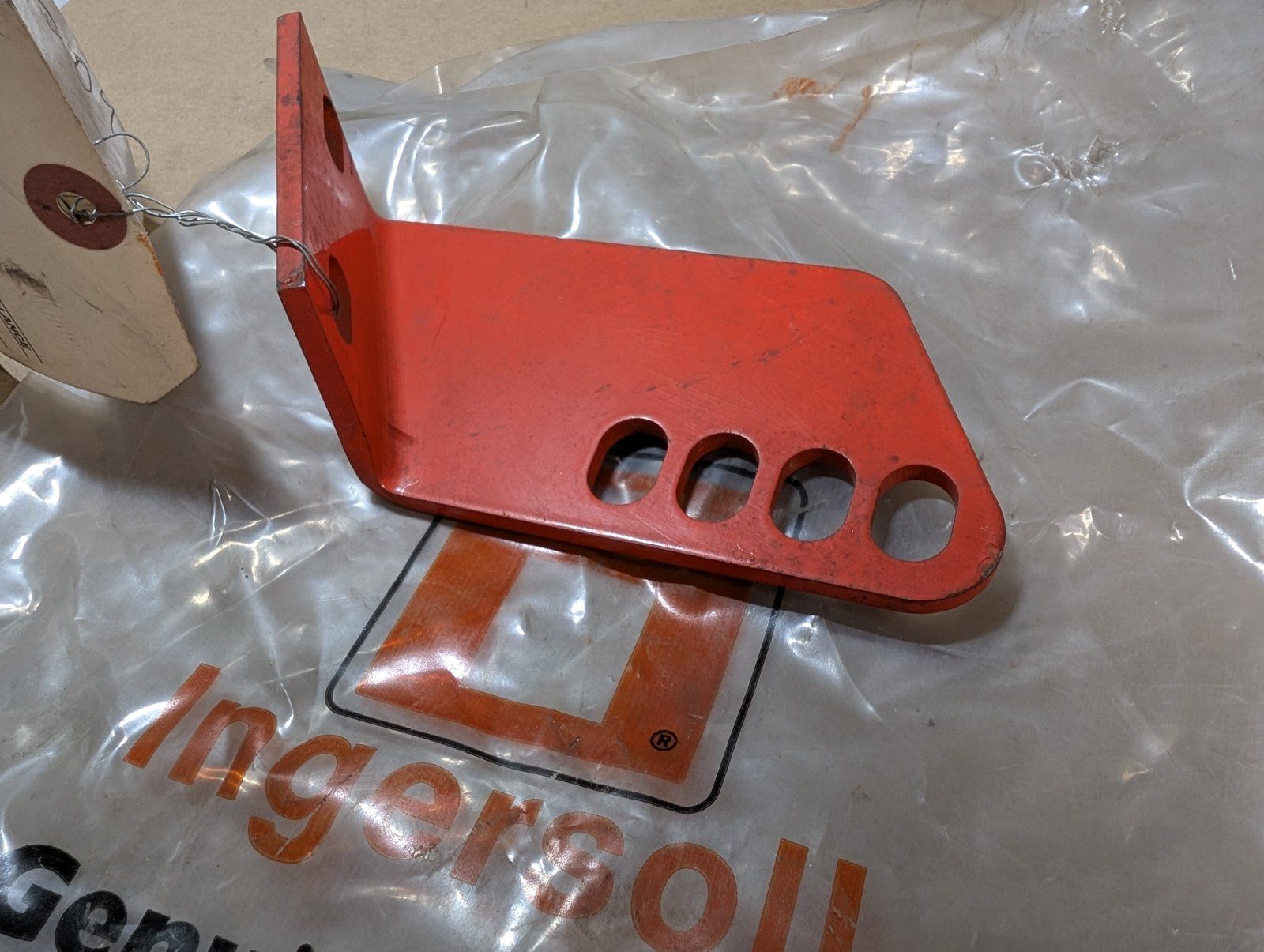 C47209 BRACKET HEIGHT ADJUST 4 CUT'G POSITIONS - Ingersoll/Case Tractor Part