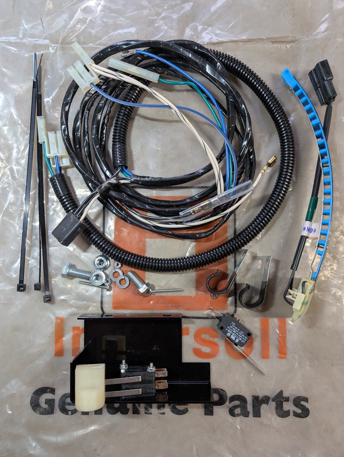 C47299 KIT ELECTRICAL INTERLOCK FOR 6018 WITH HM48L MOWER DECK 8-60610 - Ingersoll/Case Tractor Part