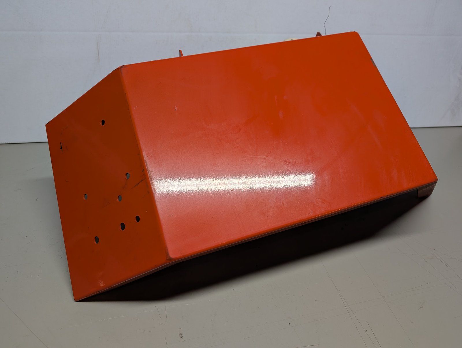 C47622 WMT FENDER RH W/PTO VALVE HOLES 6000 7000 - Ingersoll/Case Tractor Part