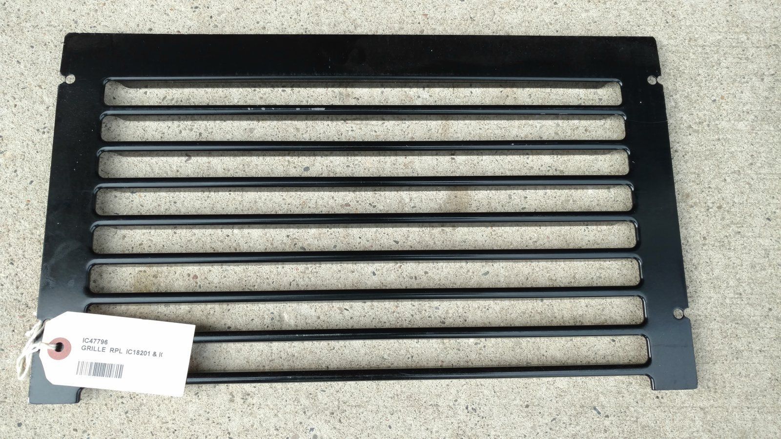C47796 GRILLE - REPL. FOR 644/646 - Ingersoll/Case Tractor Part
