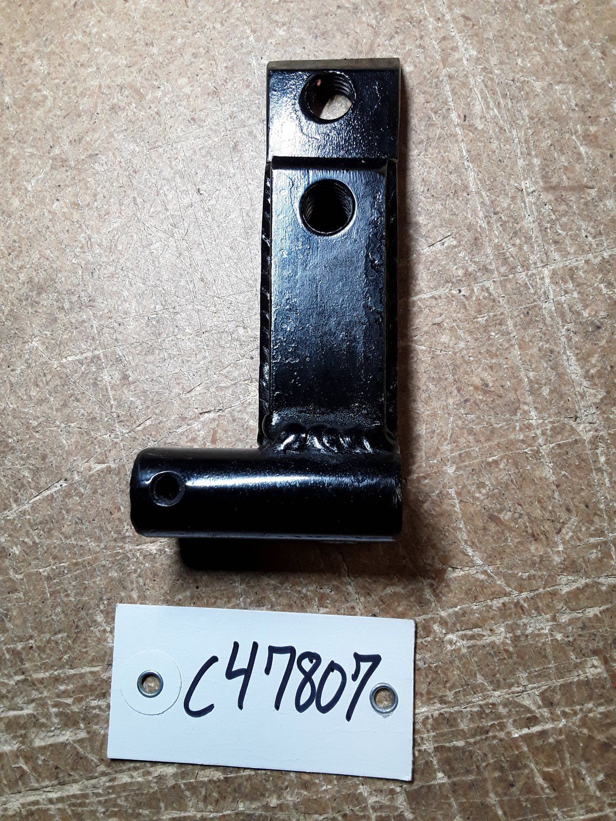 C47807 RH BRACKET SLEEVE HITCH FOR WEBBED AXLES - Ingersoll/Case Tractor Part