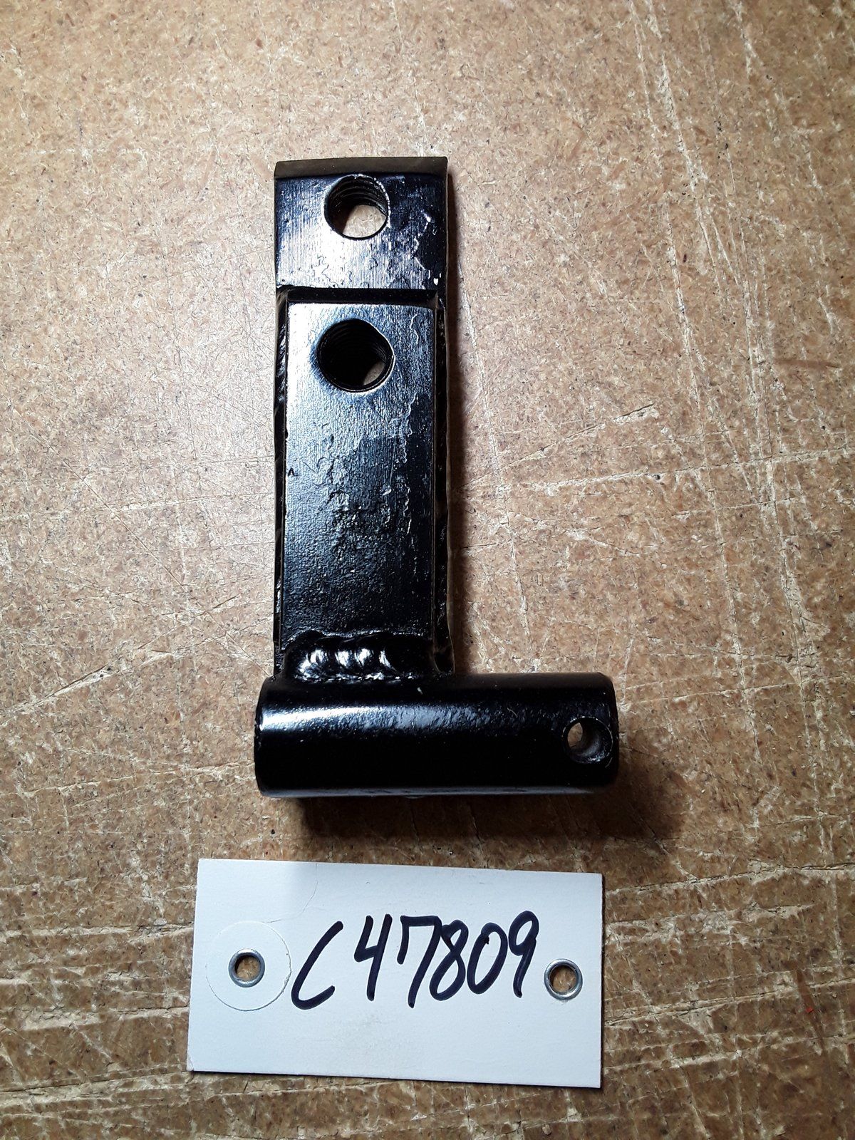 C47809 LH BRACKET SLEEVE HITCH - FOR WEBBED AXLES - Ingersoll/Case Tractor Part