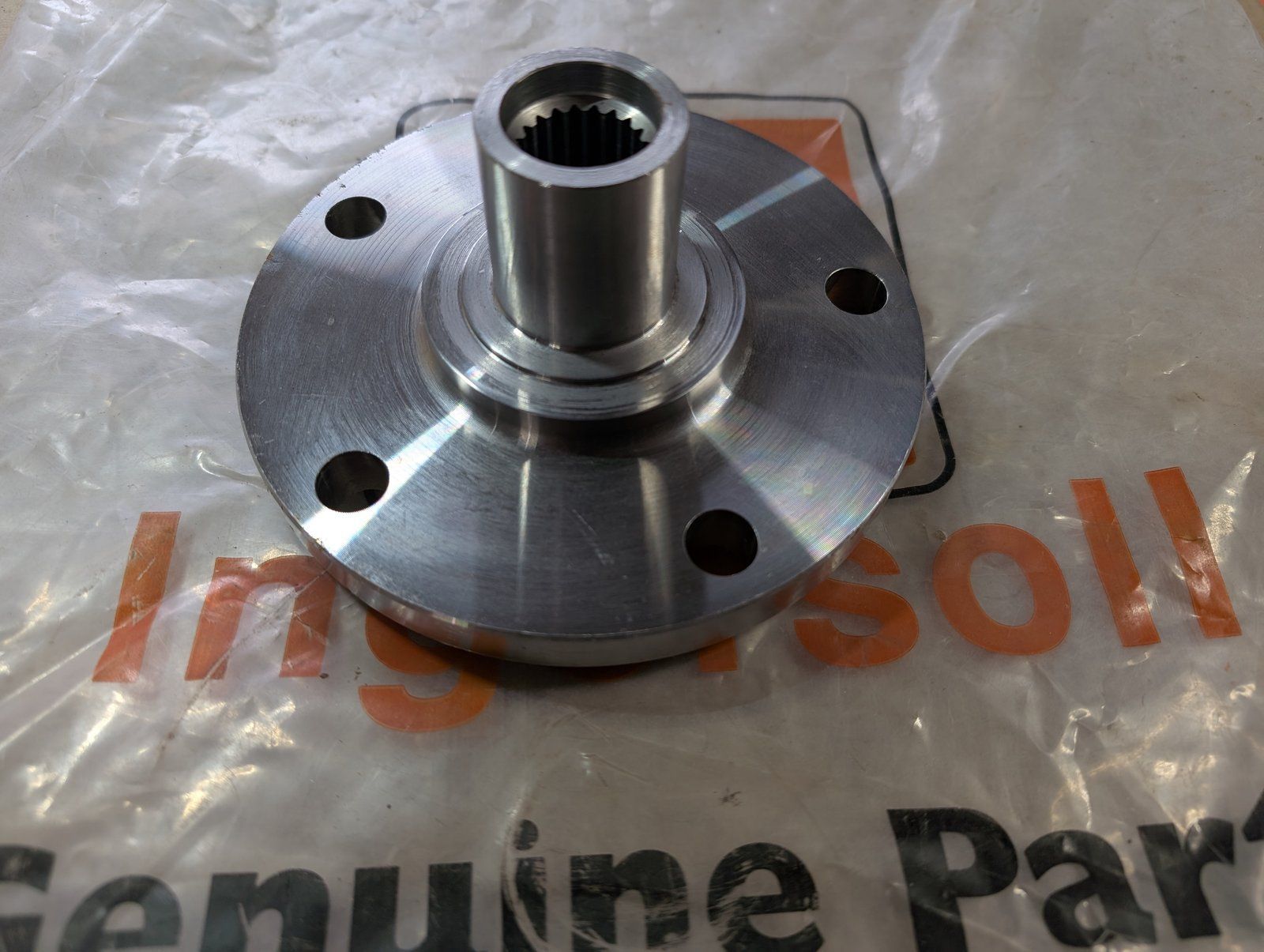C48033 HUB WHEEL FWD - Ingersoll/Case Tractor Part