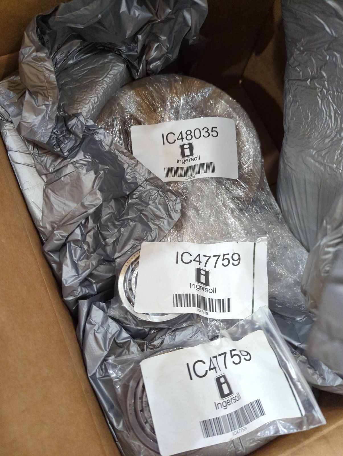 C48034 FORMER C47949 - RH KING PIN & BRG CUP - Ingersoll/Case Tractor Part