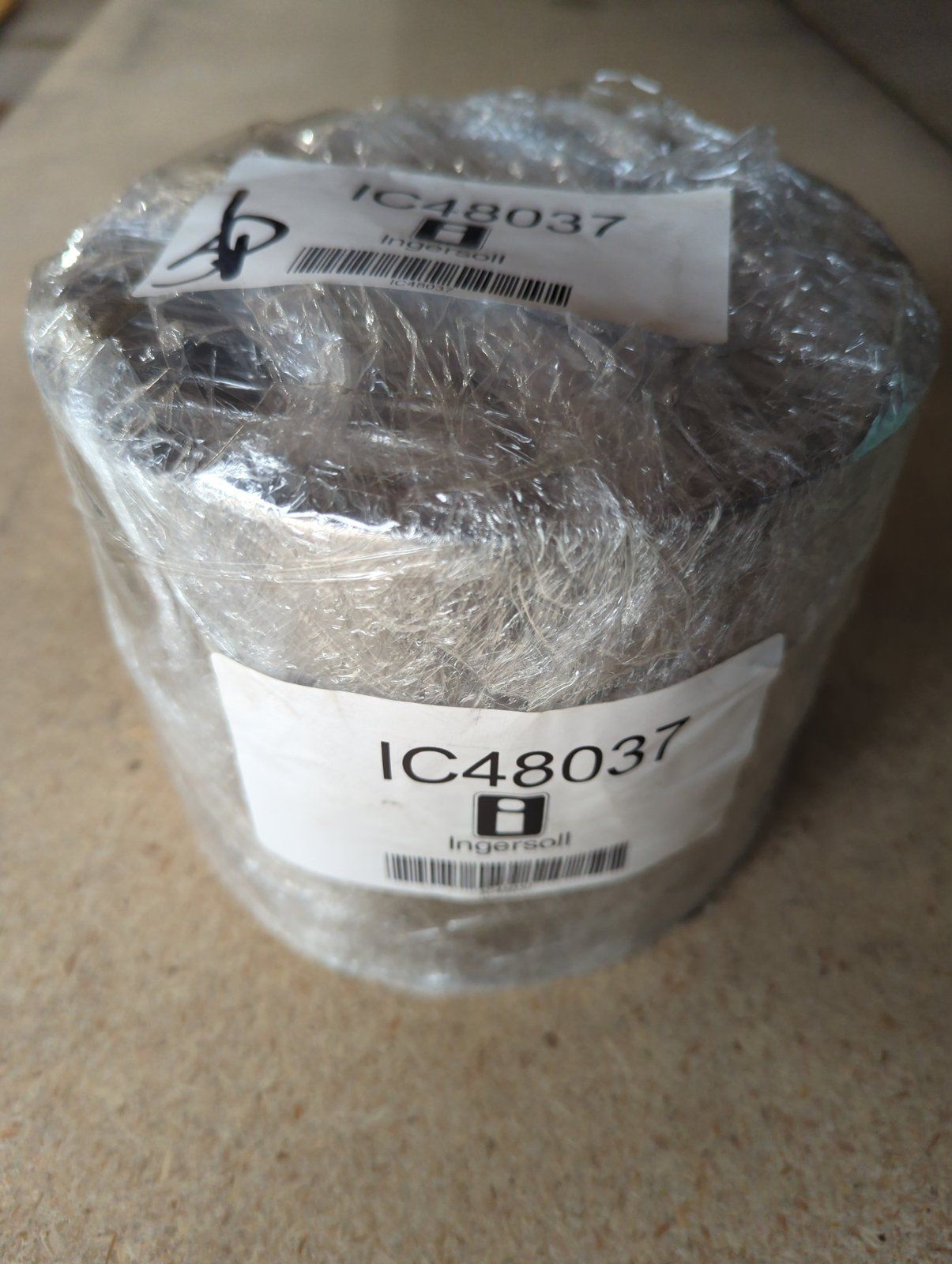 C48037 REV B HUB - KING PIN - Ingersoll/Case Tractor Part
