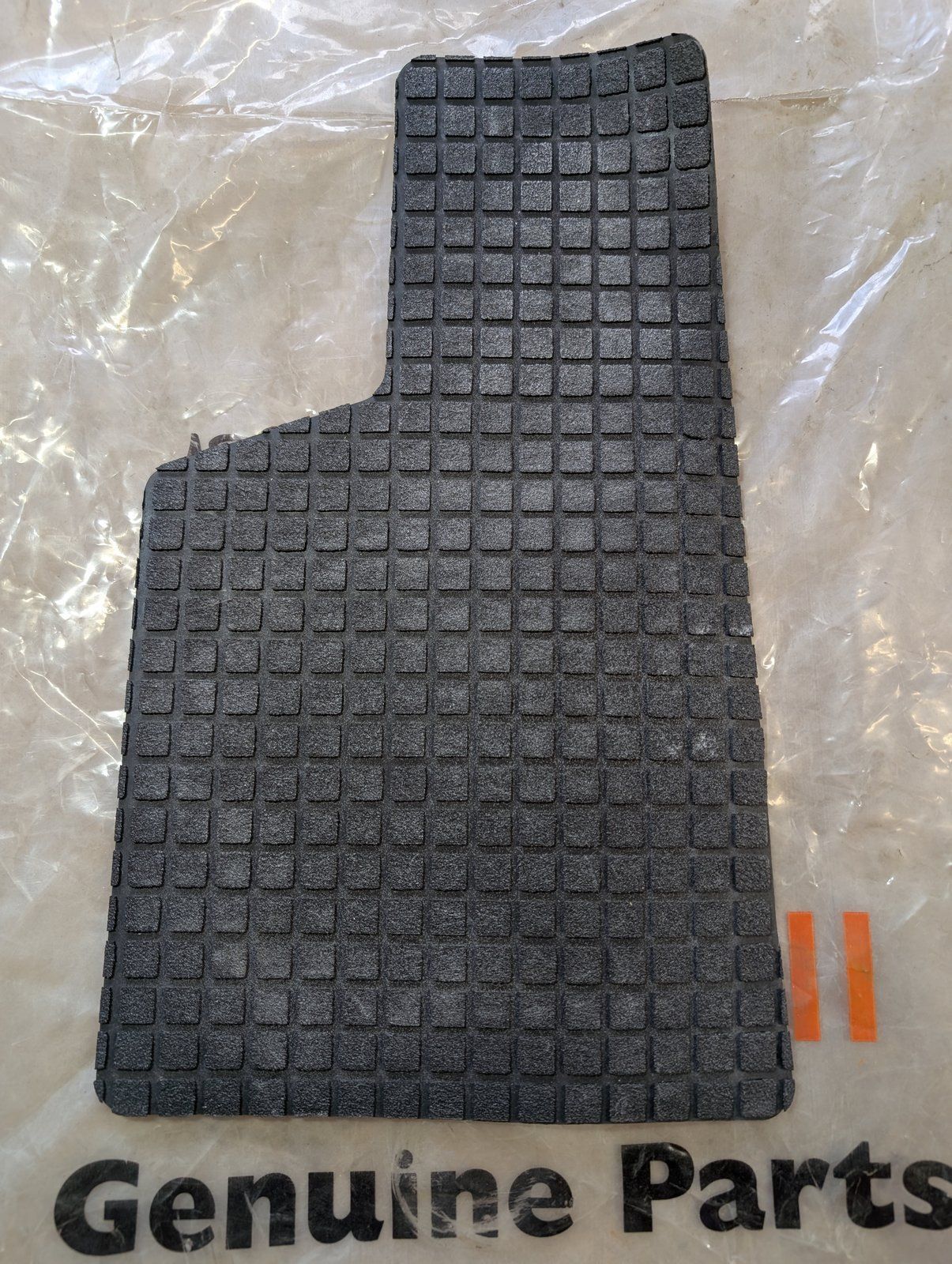C48077 FOOT PAD RH C47511 - Ingersoll/Case Tractor Part