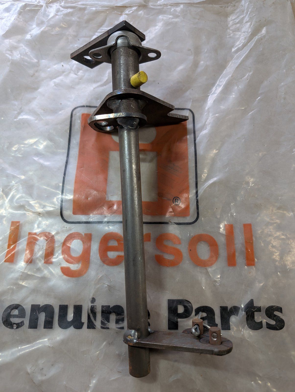 C48164 WMT CLUTCH BRAKE SHAFT - Ingersoll/Case Tractor Part
