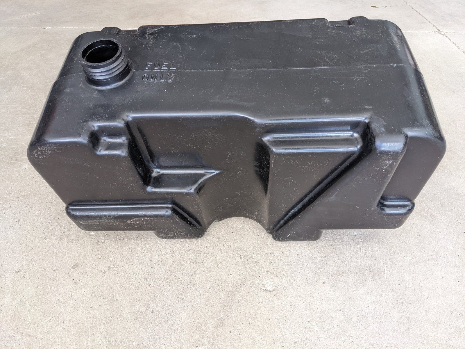 C48258 FUEL TANK 6.5 GAL W/FITTINGS C32089 NO CAP - Ingersoll/Case Tractor Part