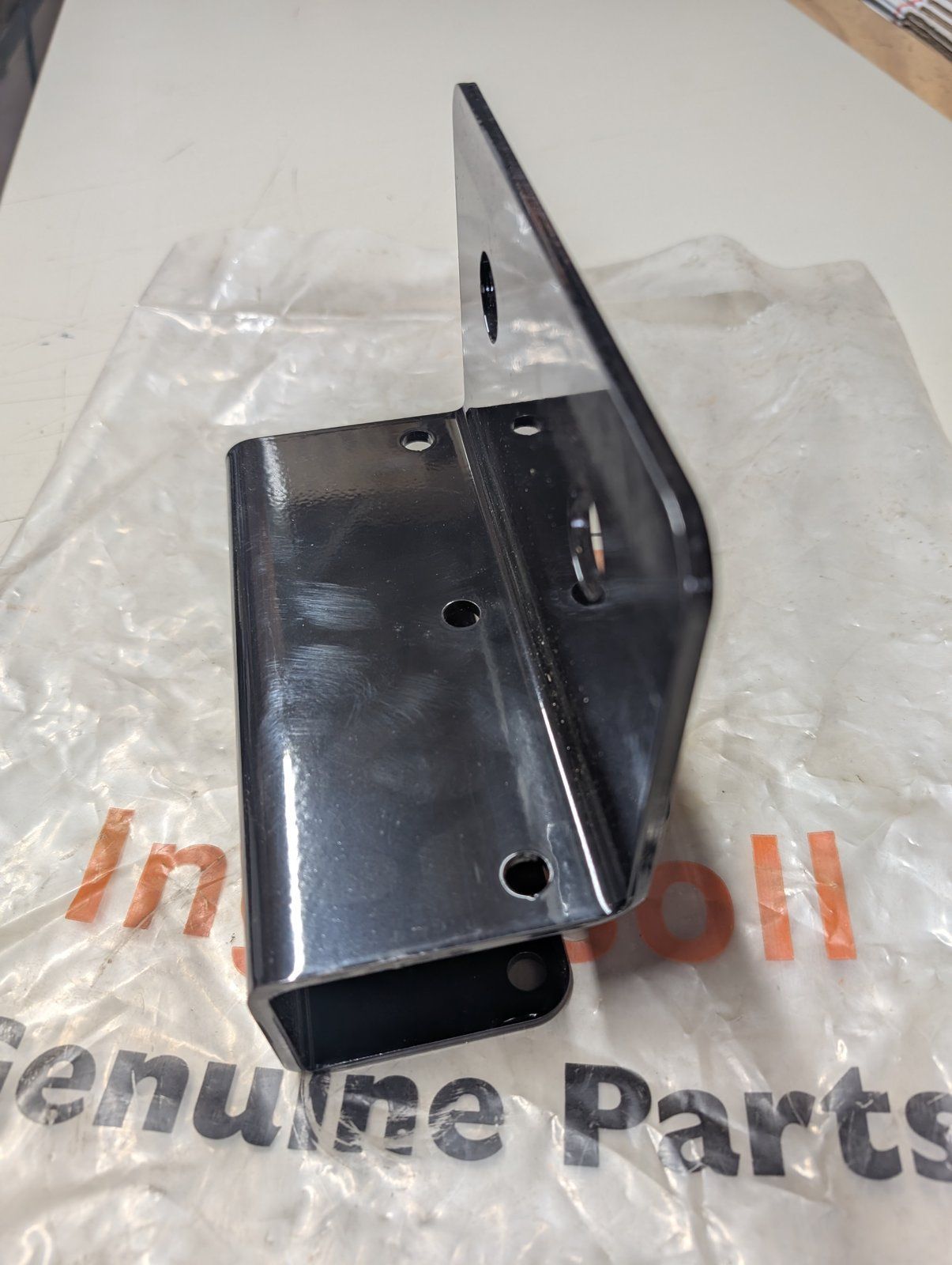 C48349 BRACKET QUICK DISCONNECT MTR SIDE - Ingersoll/Case Tractor Part