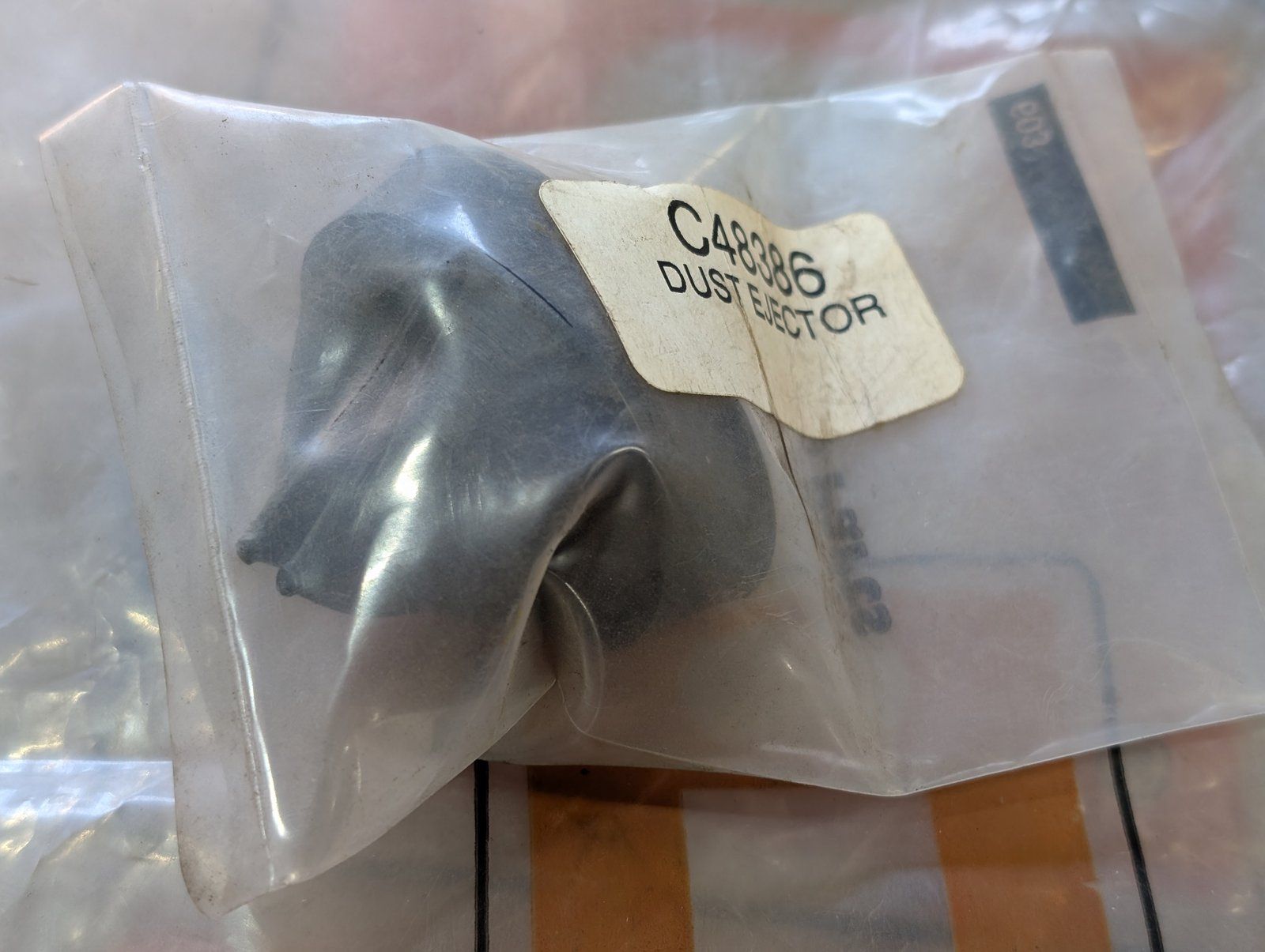 C48386 DUST EJECTOR NELSON Q59111 - Ingersoll/Case Tractor Part