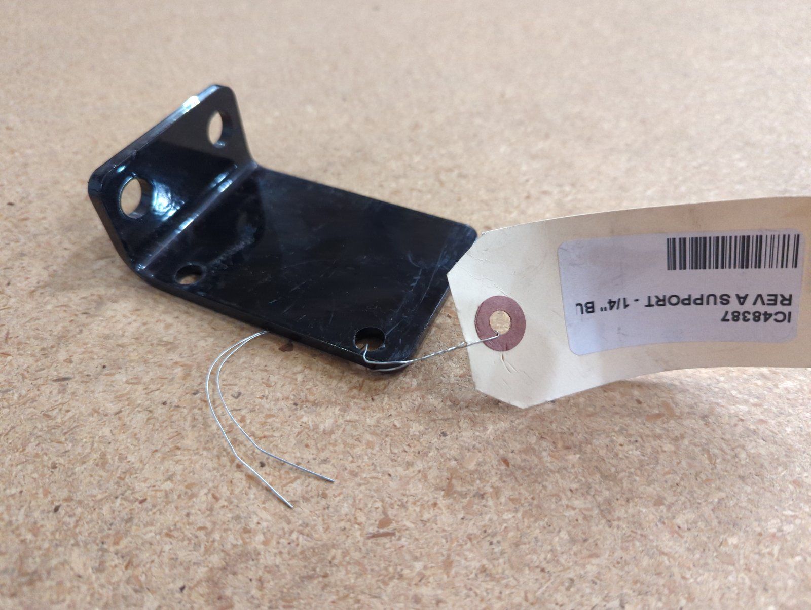 C48387 REV A SUPPORT - 1/4 BULKHEAD - Ingersoll/Case Tractor Part
