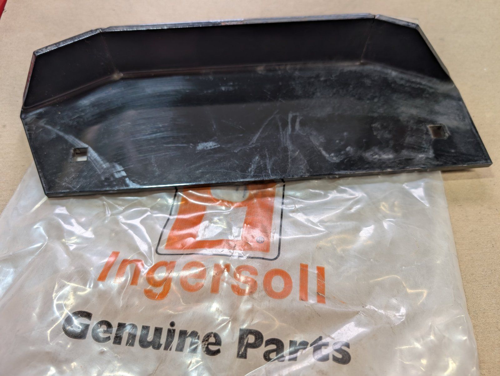 C48549 SKID SHOE 52 FC - Ingersoll/Case Tractor Part