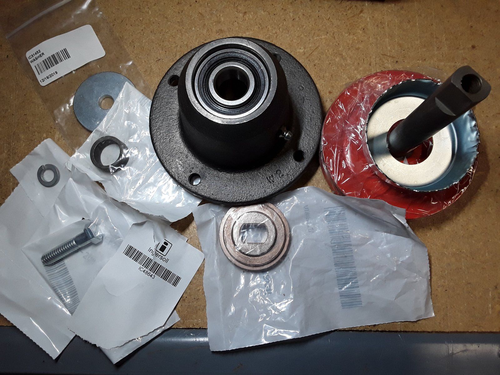 C48643 - SPINDLE ASSY-RM44/48-NO BLADE C31566 - Ingersoll/Case Tractor Part