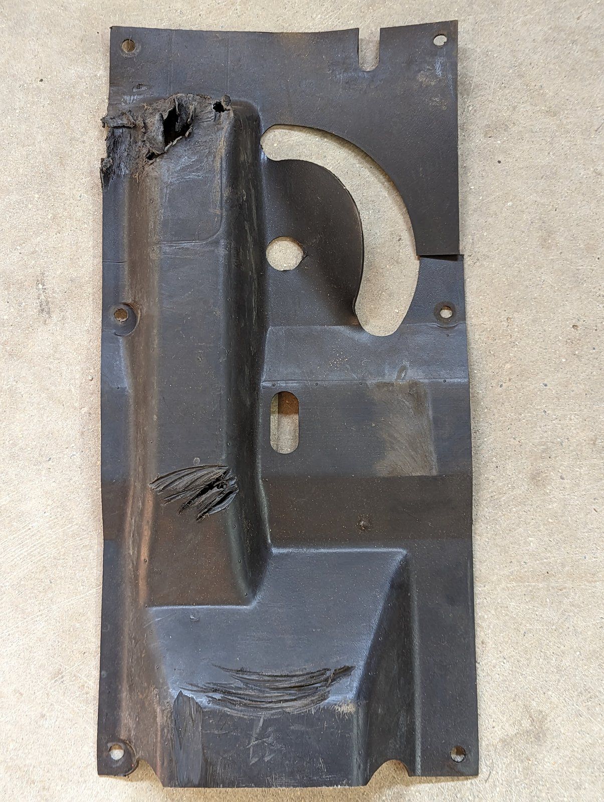 C48737 USED BELLY PAN (MANUAL STEERING) C31369 - Ingersoll/Case Tractor Part