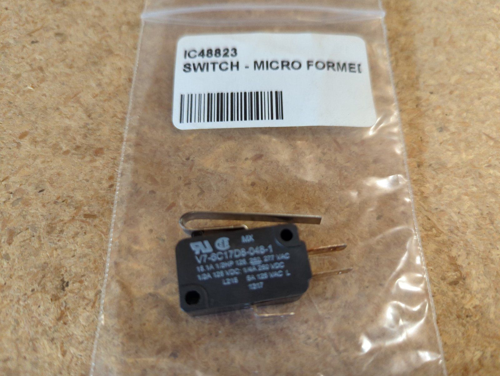 C48823 - SWITCH - MICRO FORMED LEVER - Ingersoll/Case Tractor Part