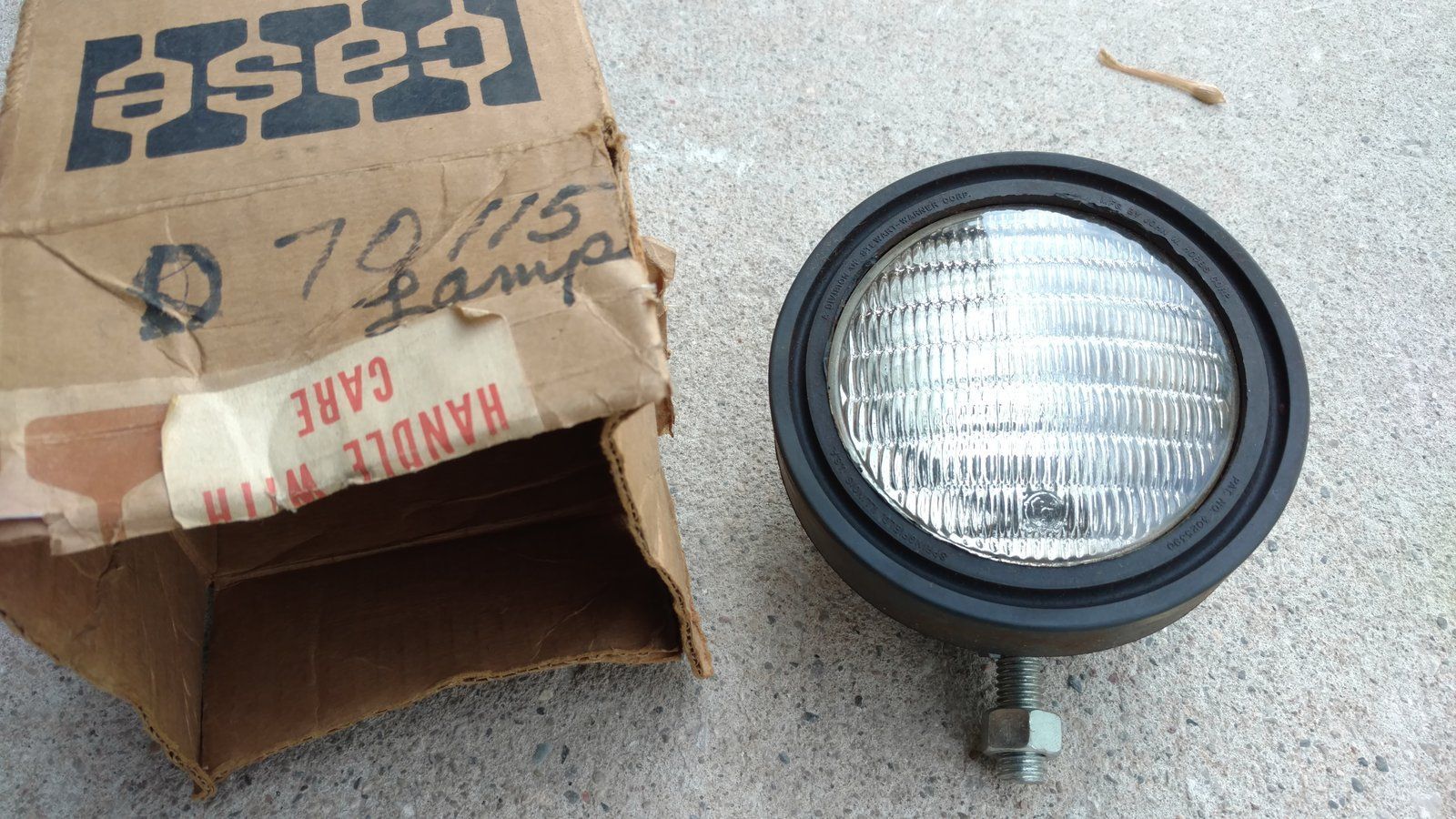 D70115 WORK LAMP REAR FENDER W/ SWITCH NOS - Ingersoll/Case Tractor Part