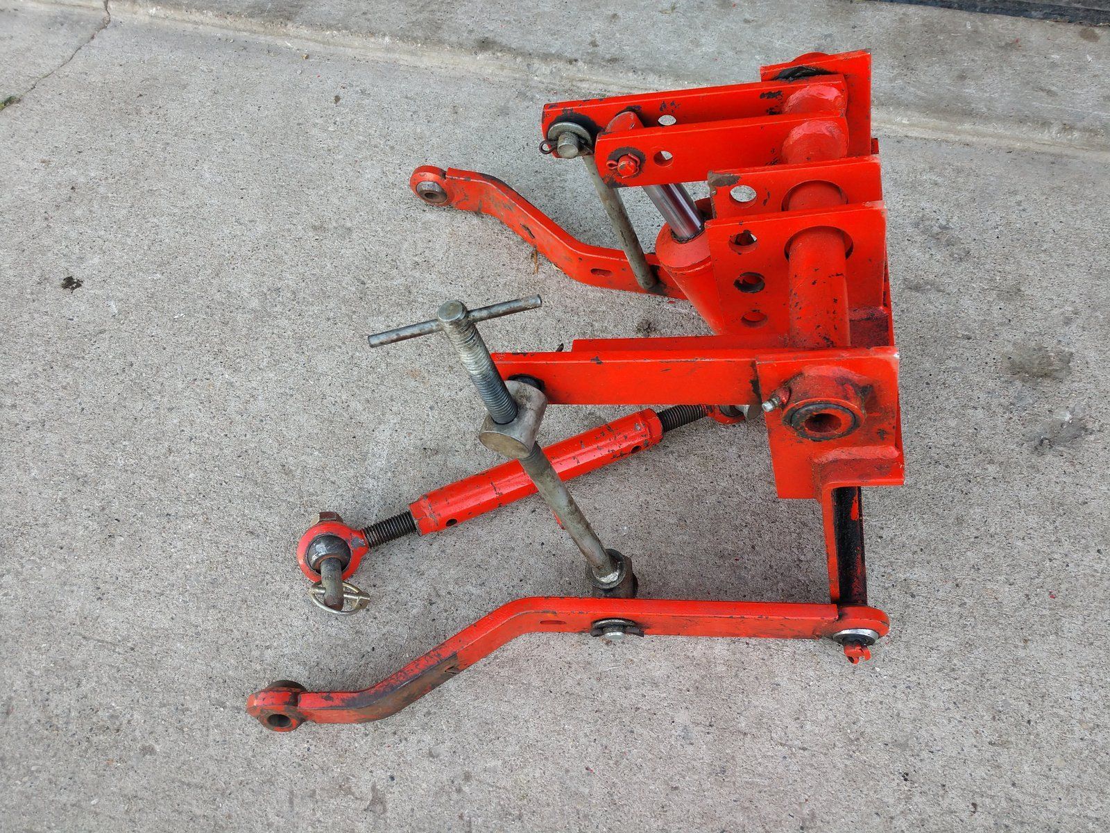 J26 USED 3-PT HITCH W/ TOP LINK - Ingersoll/Case Tractor Part