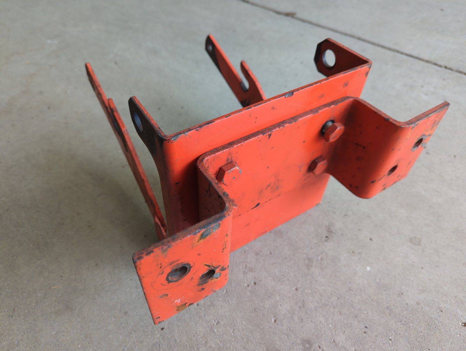 K18 USED FRONT WEIGHT BRACKET C16581 C17162 - Ingersoll/Case Tractor Part