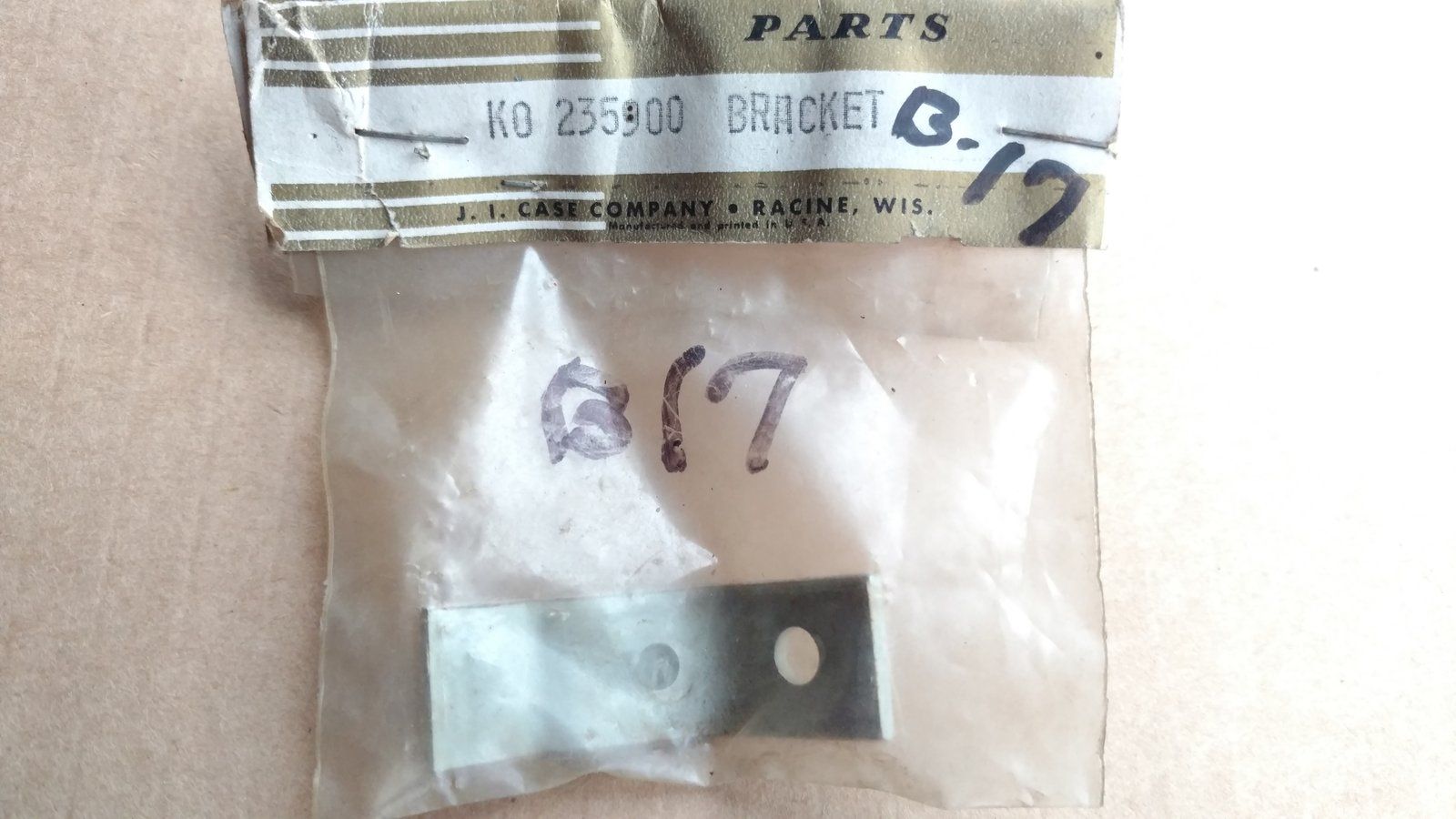 KO235900 KOHLER BRACKET - Ingersoll/Case Tractor Part