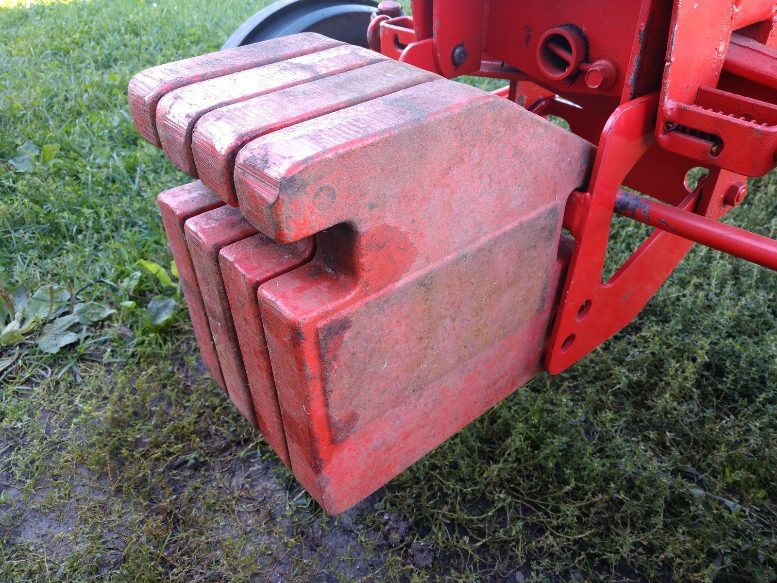 L11 USED SUIT CASE WEIGHT KIT - Ingersoll/Case Tractor Part