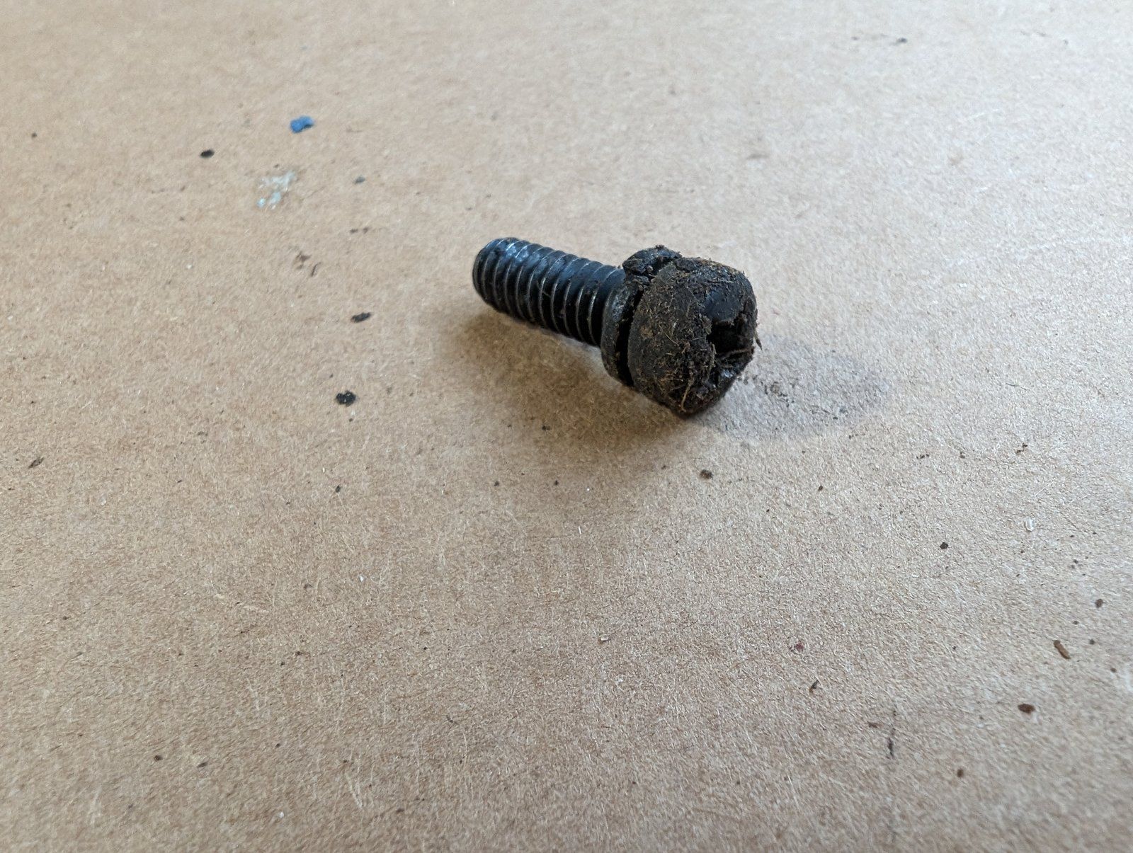 X1742S USED KOHLER FUEL PUMP SCREW 1/4-20 - Ingersoll/Case Tractor Part
