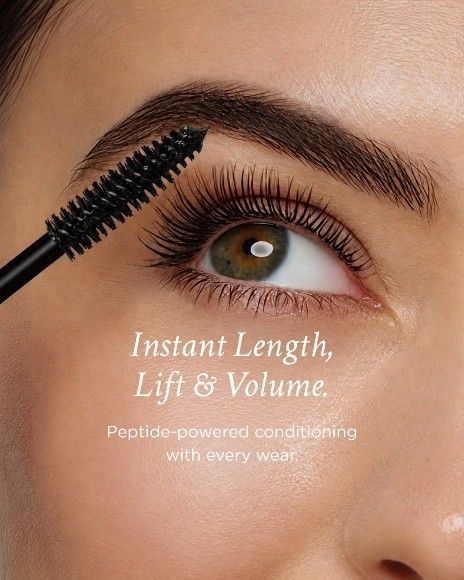 Woman applying Crunchi Shattered Peptide Mascara for instant length, lift and volume