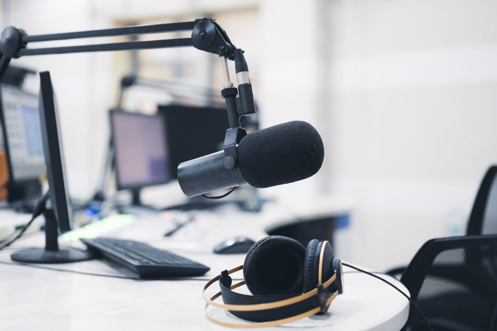 Microphone And Headphone — USA — Resilience Talk Network