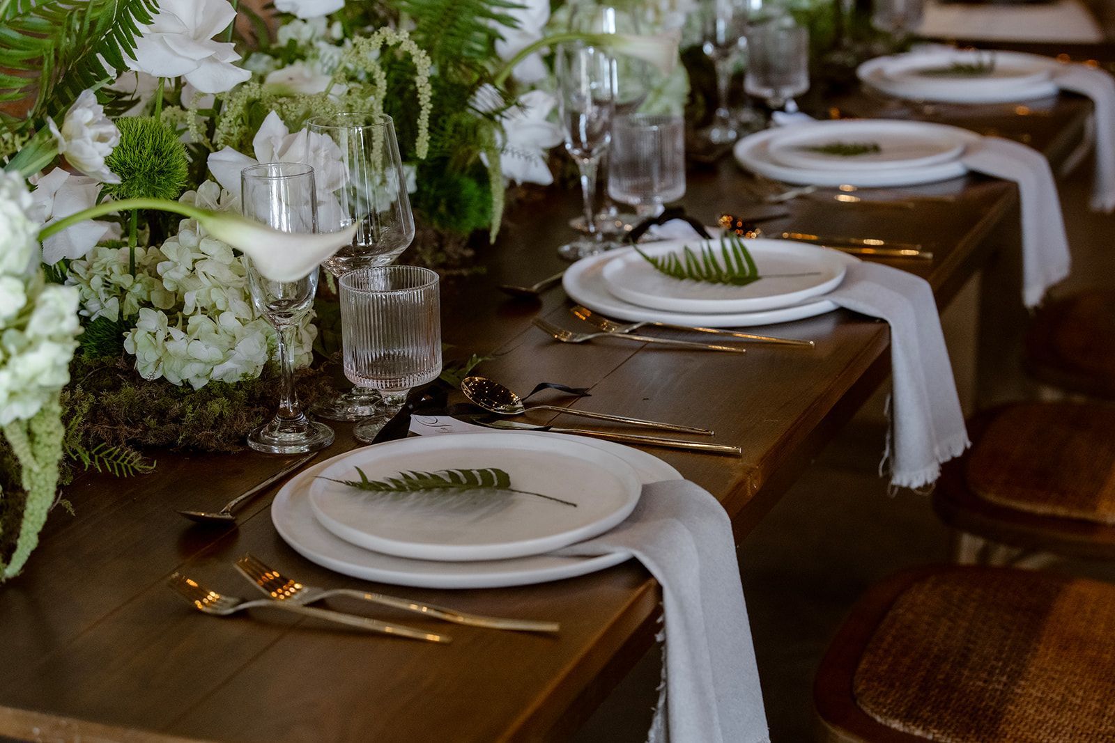 Floral tablescape at  event hall for rent in Longmont, Colorado.