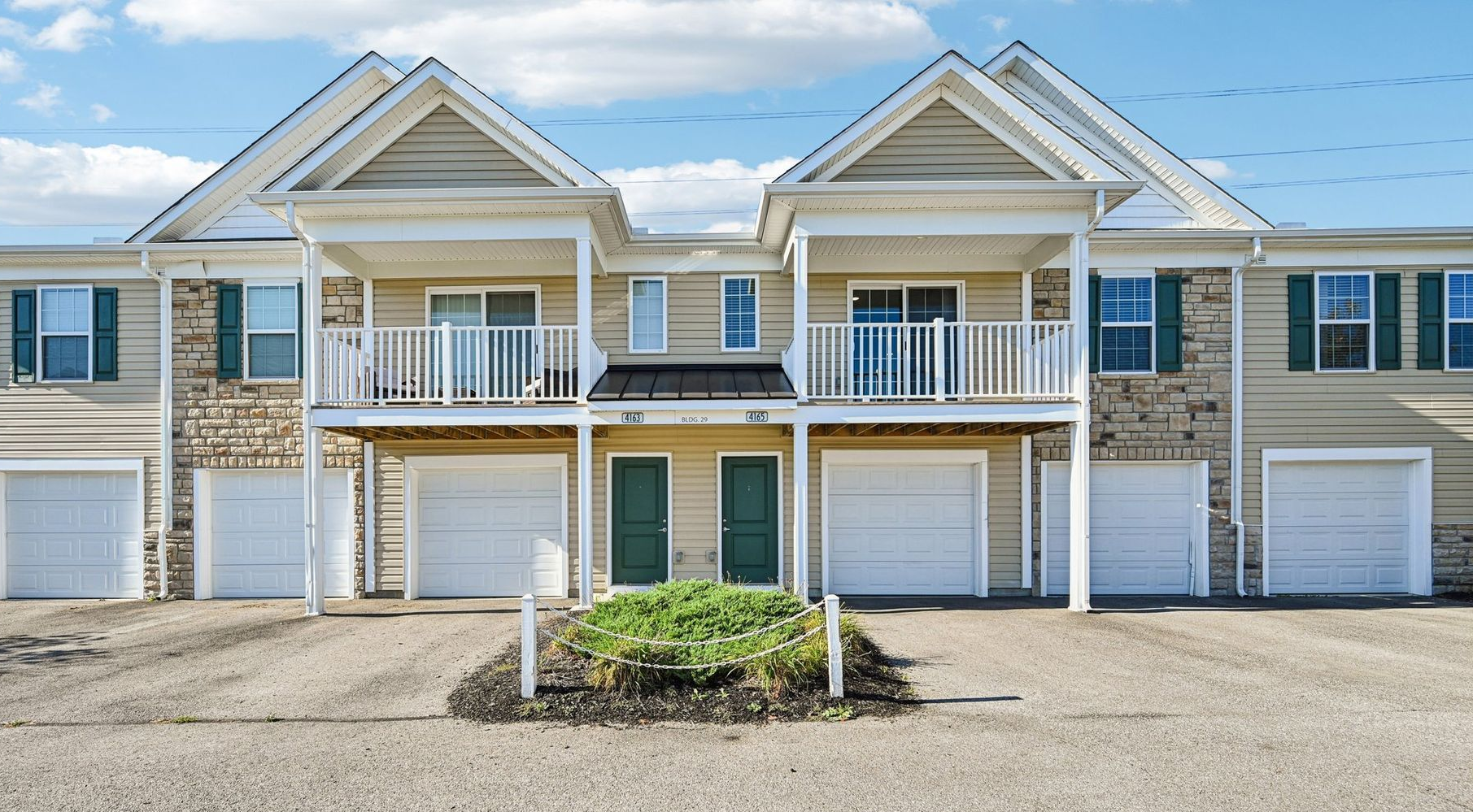 2 Bedroom Apts with attached 1.5 car garage