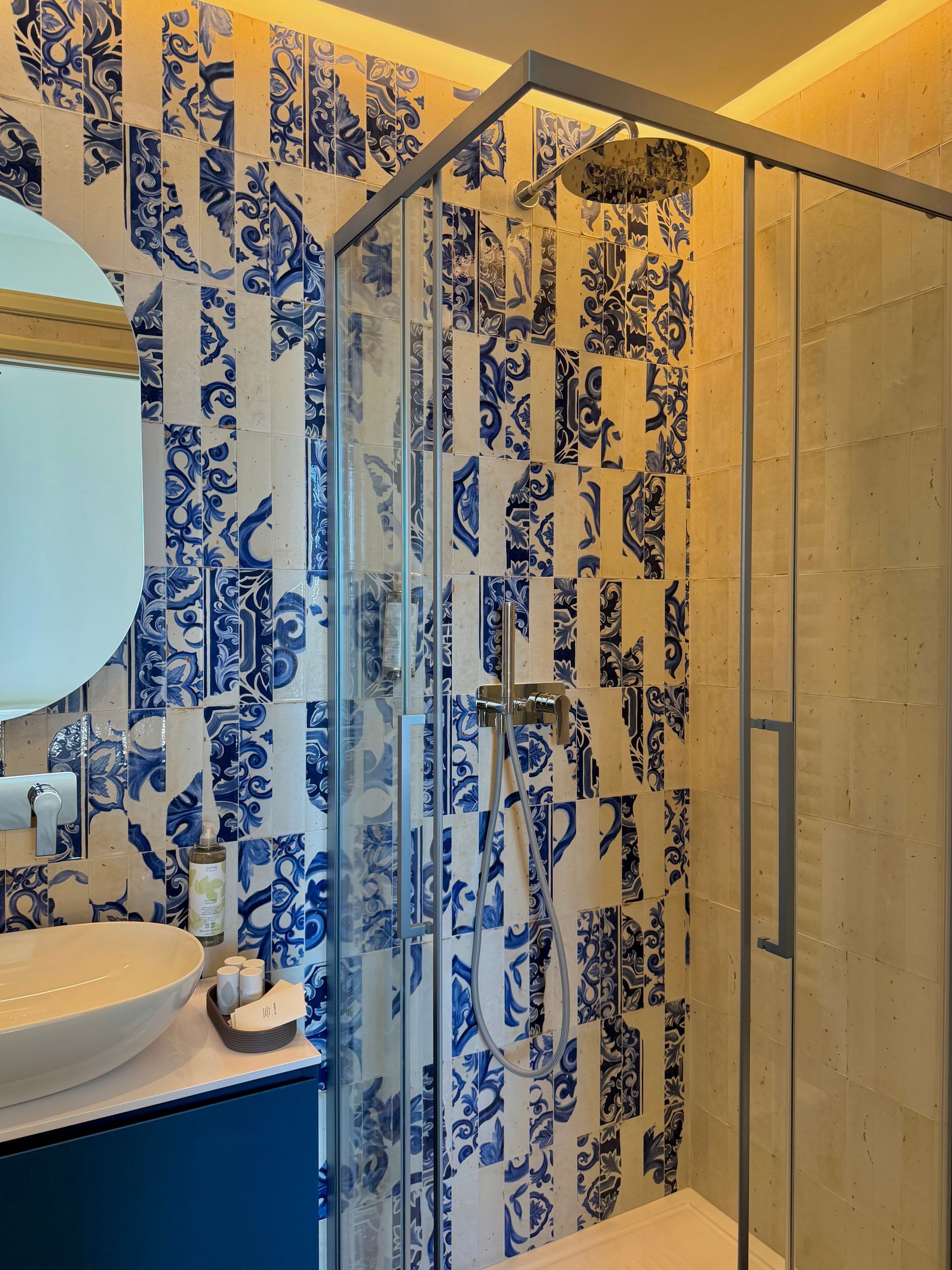 bagno camera indaco