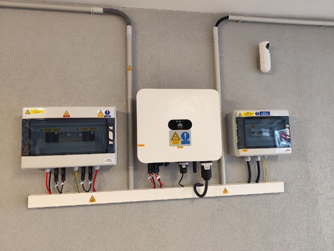 Installation d’un 9 KW 18 Panneaux AEG 500 W avec onduleur centralisé Huawei