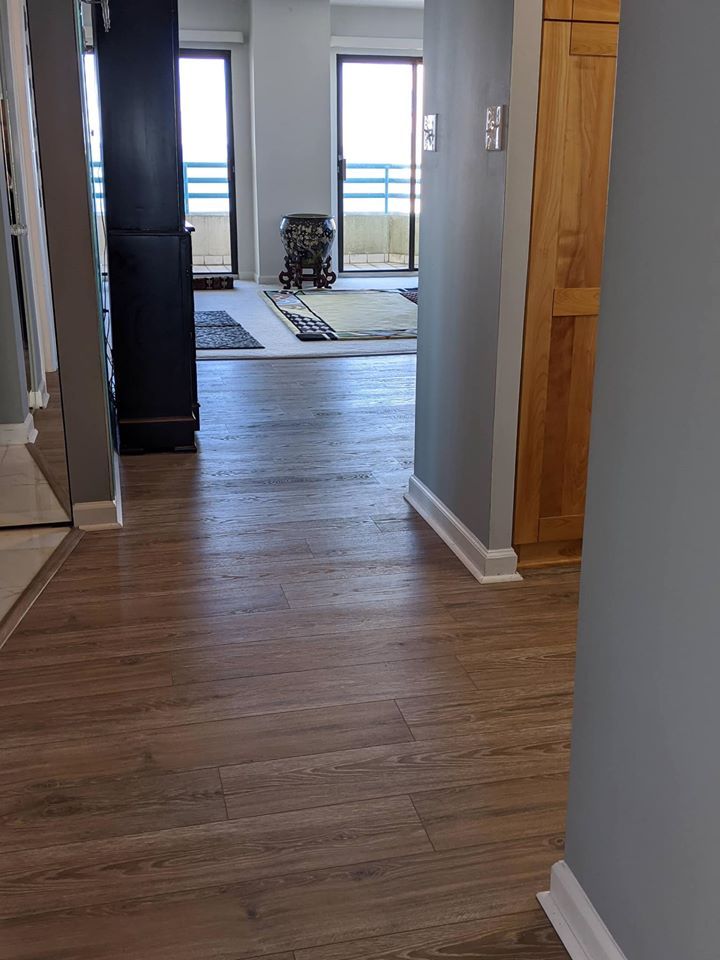 Porcelain wood plank tile