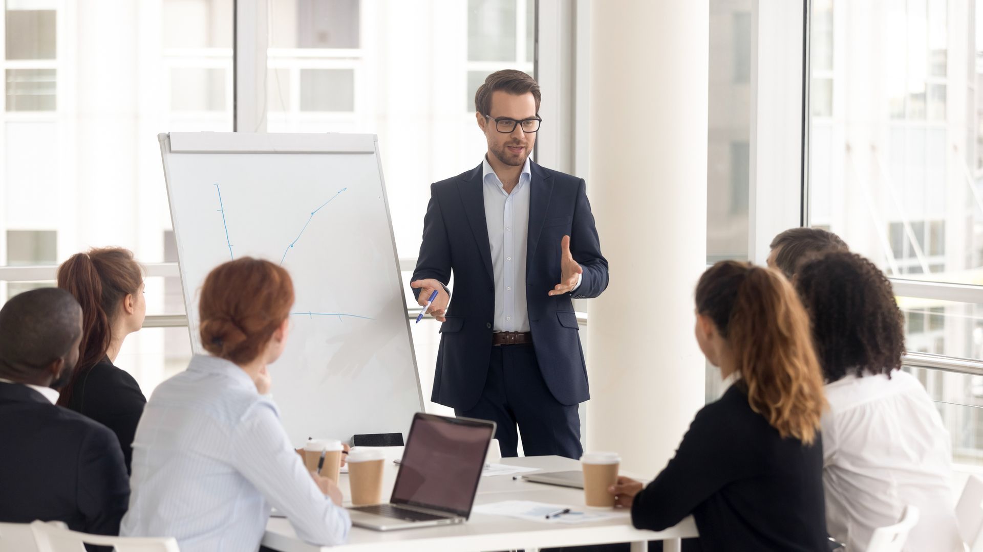 Desarrollo de estrategias de comunicación interna y externa