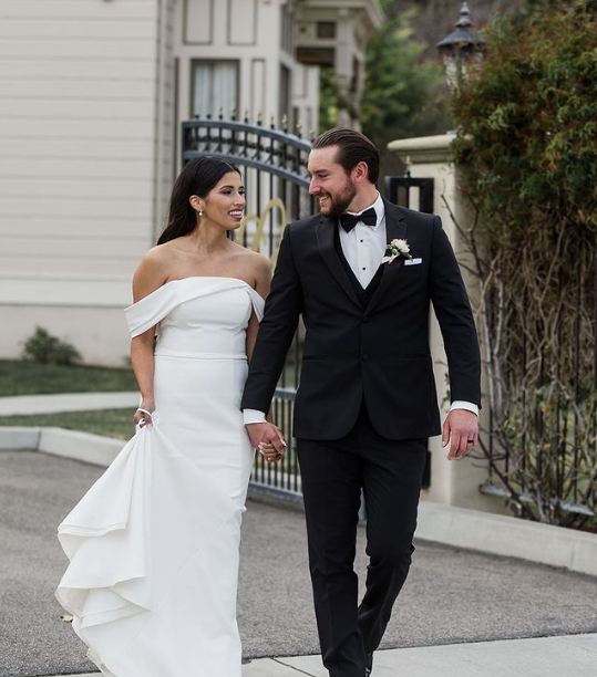 The walk after wedding at Chateau Coralini