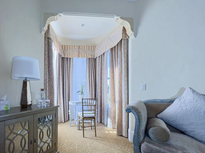 Private Cottage at Chateau Coralini with kitchen, cozy living area, and pergola patio in Salinas Valley
