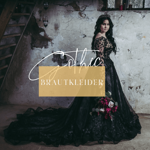 Eine Frau trägt ein schwarzes Gothic-Brautkleid.