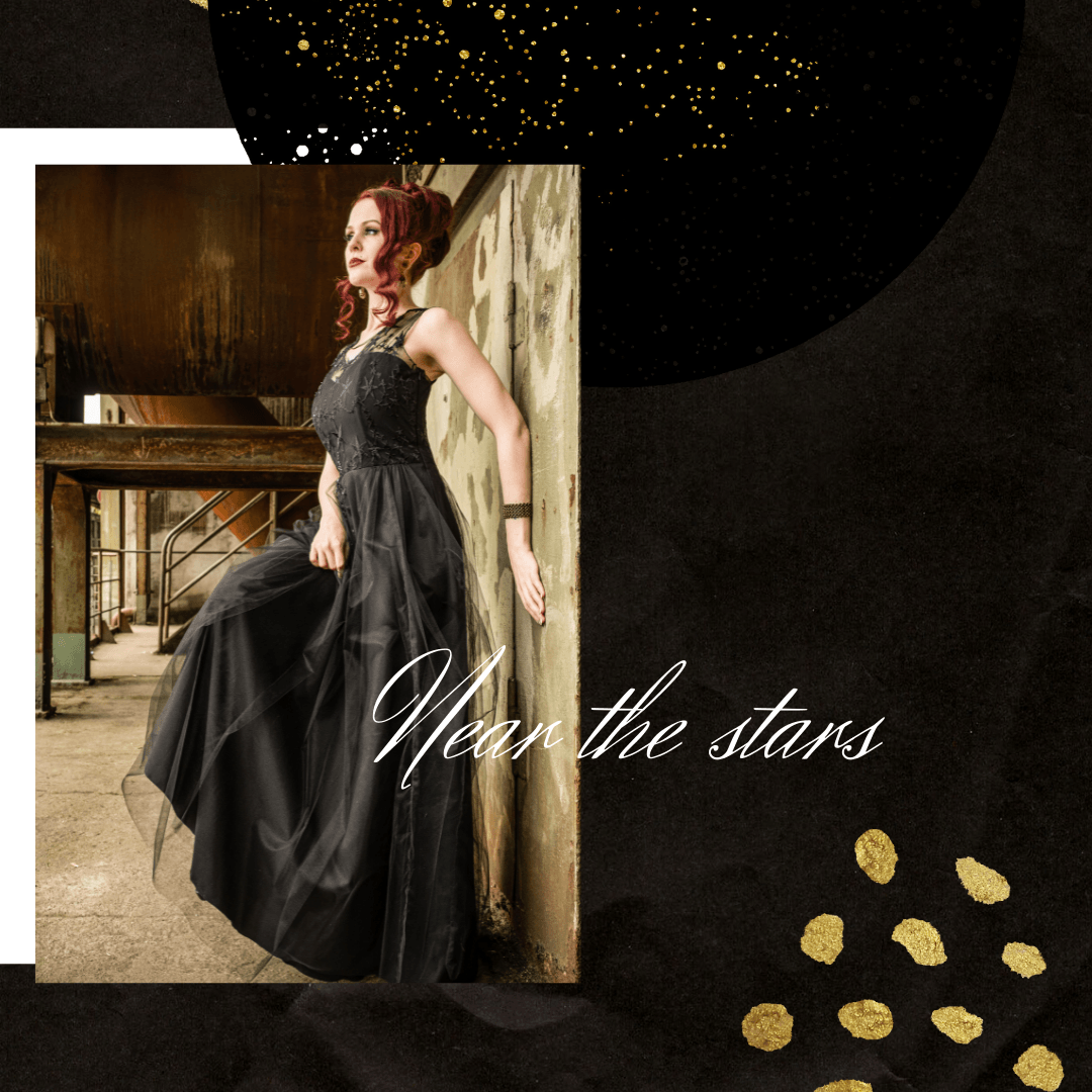 Eine Frau in einem schwarzen Kleid lehnt an einer Wand mit der Aufschrift „Hear the Stars“
