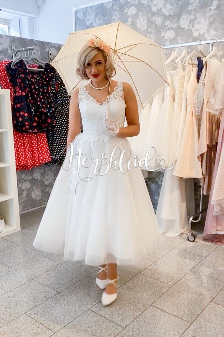Brautkleid mit Handschuhen